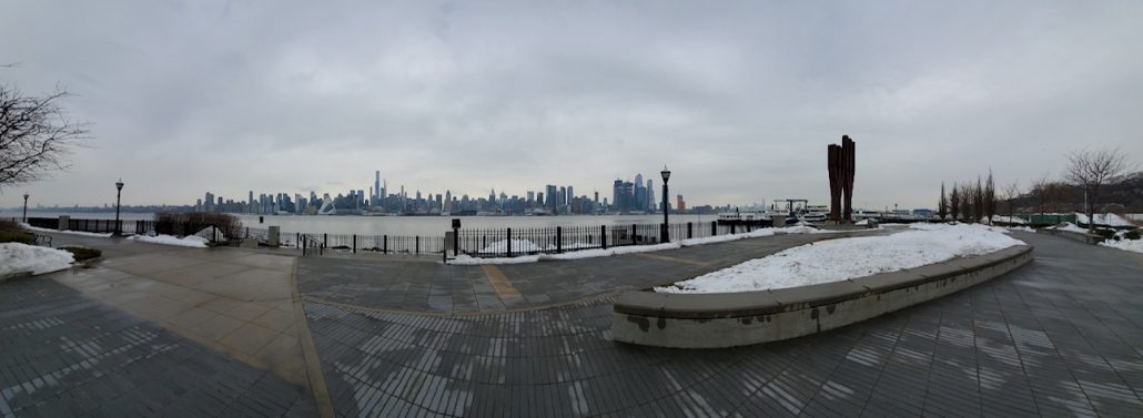 Manhattan-skyline-viewed-from-new-jersey